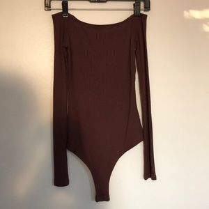 Brown / mauve ribbed off the shoulder bodysuit